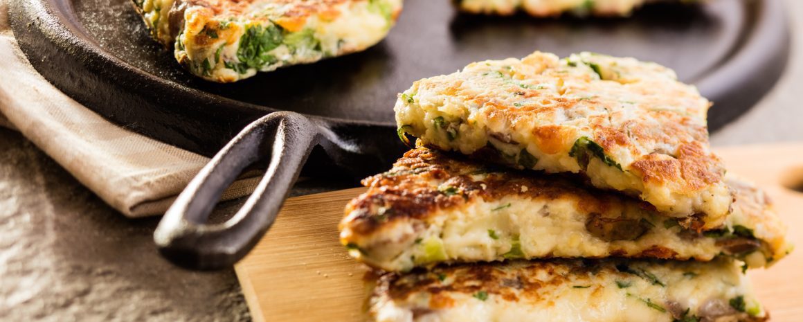 A skillet with delicious potato bread on it.