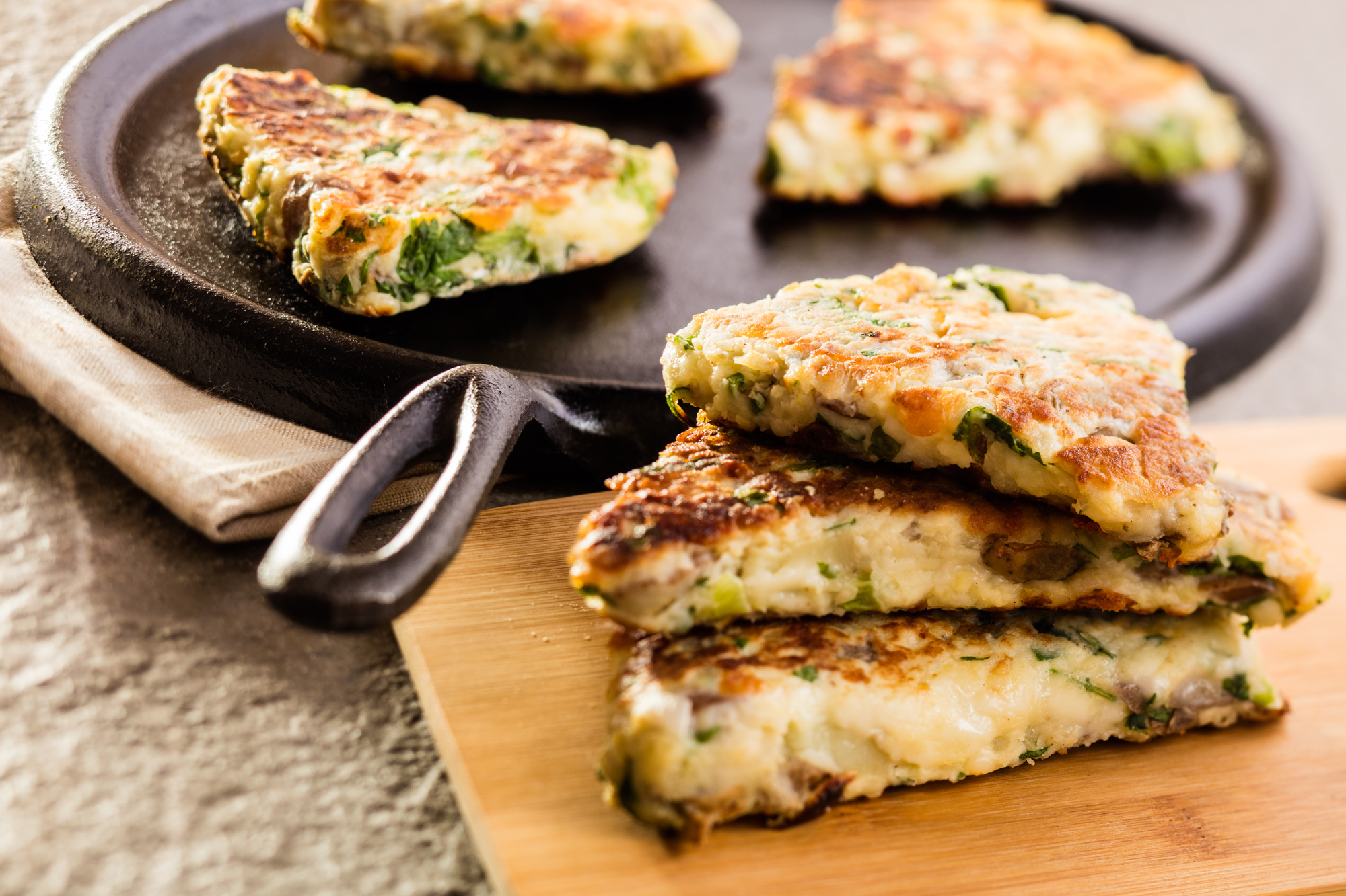 A skillet with delicious potato bread on it.