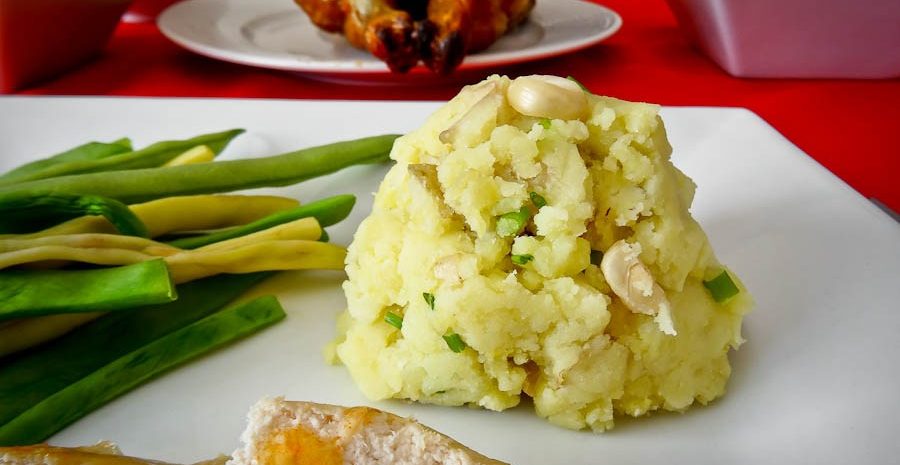 Smashed potatoes with hazelnut