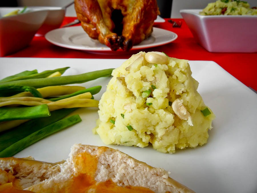 Smashed potatoes with hazelnut
