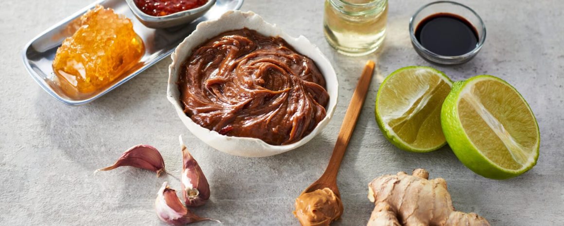 All the ingredients to make a delicious peanut dip.