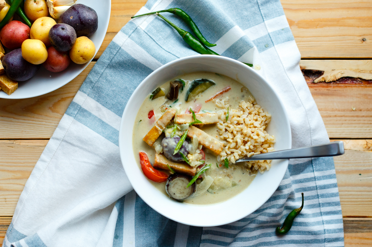 A bowl of vegan Thai green curry.